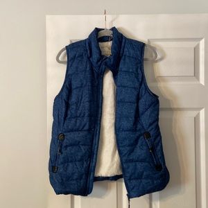 Green Tea Ladies Vest size M excellent condition missing hat but very fluffy